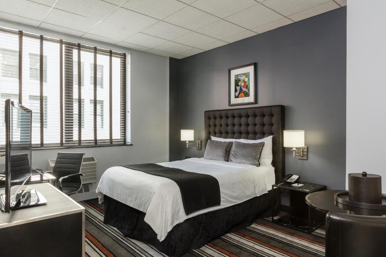 Broadway Plaza Hotel 3*